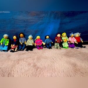 Wooden Dolls Family of 10